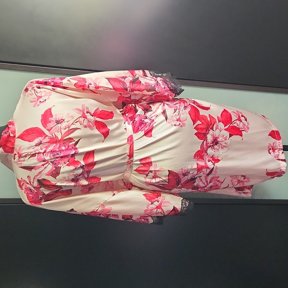 Satin Robe - Picture 7 of 9